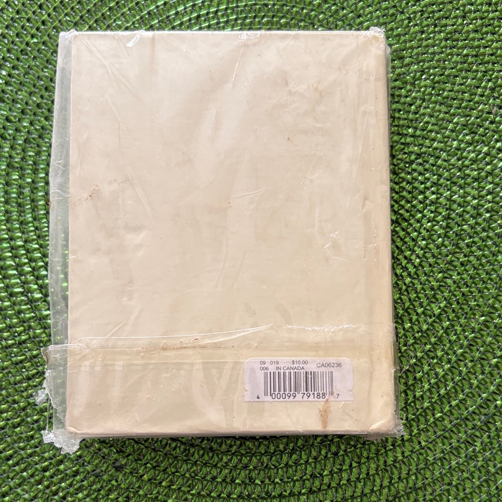 Early 00’s Elegant Cream Journal with Lock NWT - Picture 3 of 3
